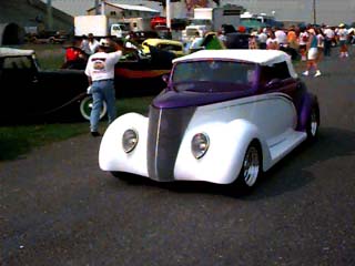 1937 Ford classic car>