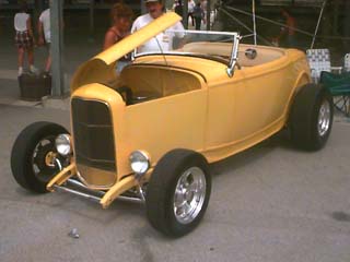 <1932 Ford Highboy roadster>